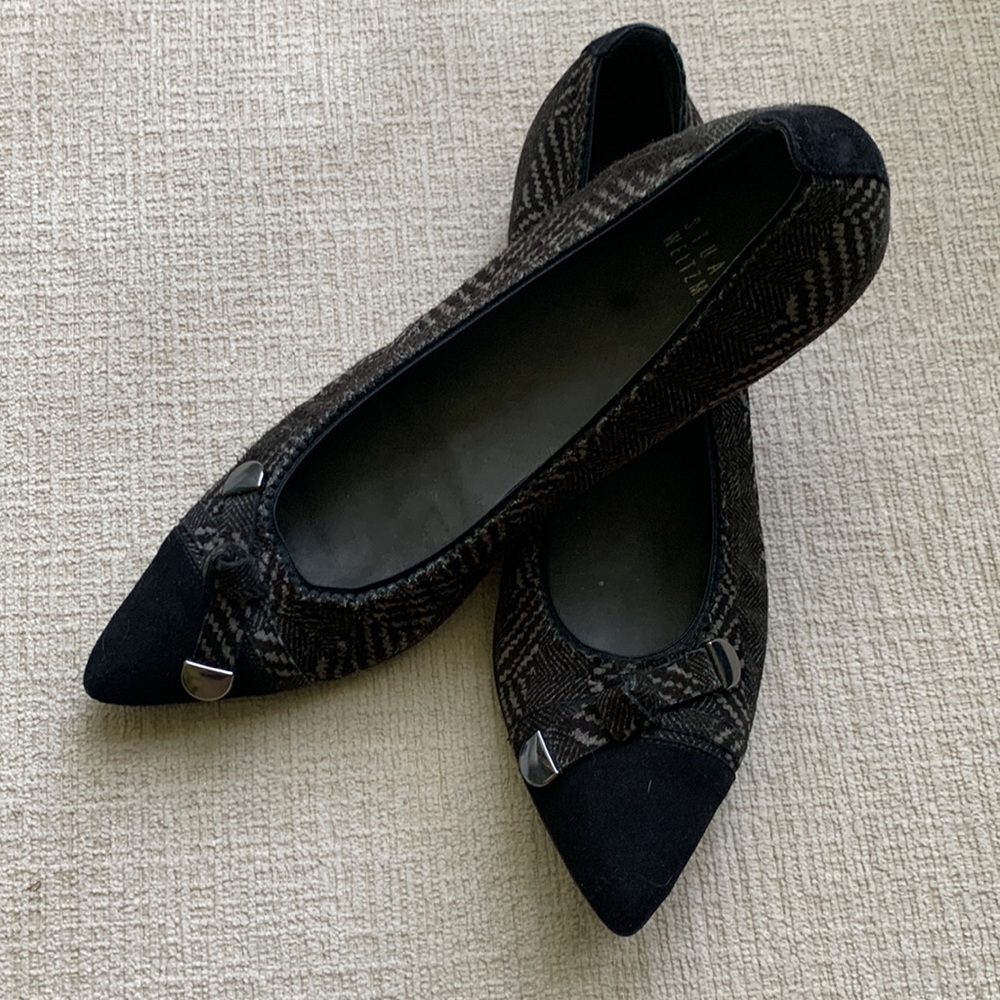 Stuart Weitzman Black flats, pointed toe great condition Classic  size 8 1/2